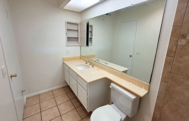 2 beds, 2.5 baths, $2,695, Unit UNIT B