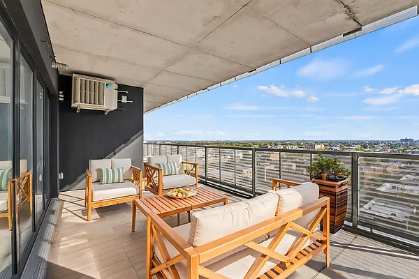 2 beds, 1 bath, $3,550, Unit 3B