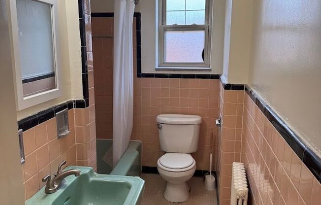 3 beds, 1 bath, 800 sqft, $2,195, Unit 316B