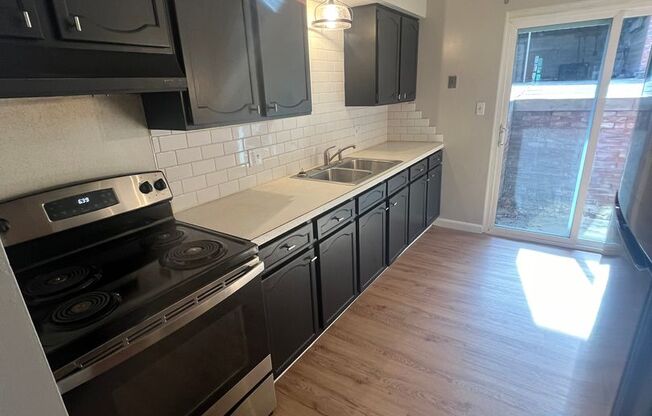 2 beds, 1 bath, $1,100, Unit #3