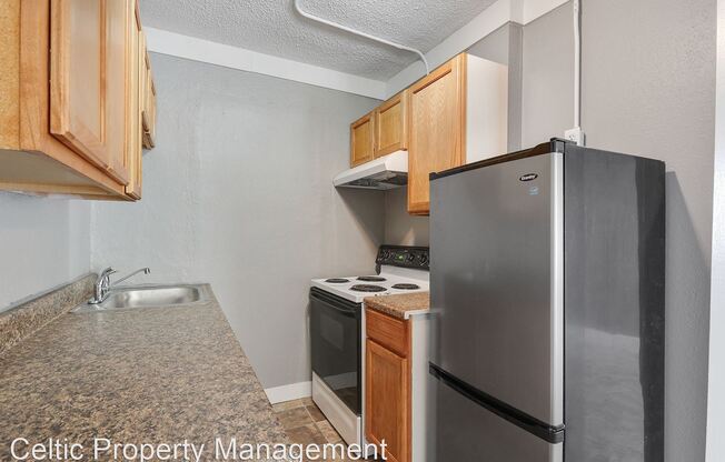 905-911 W 40th Terr