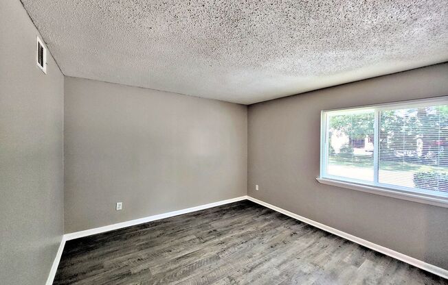 2 beds, 1.5 baths, 1,044 sqft, $950, Unit 7C