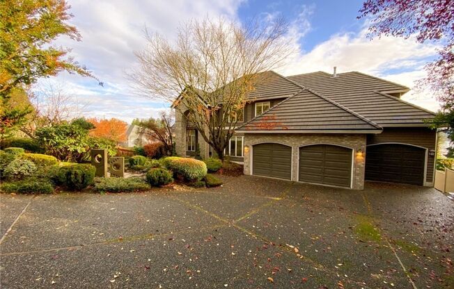 5 Bd / 3.5 Ba Bellevue Home