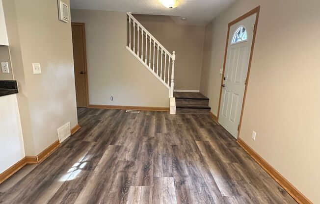 Maple Grove Town Home, Washer/Dryer, 2 Car Garage, Walk Out Deck, Dishwasher