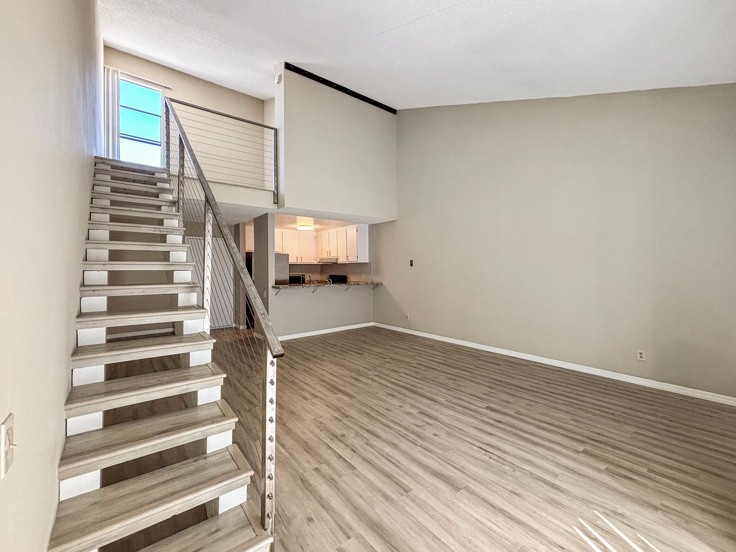 Spacious 1BD/1BA Condo in the Bay Ho Community W/ Community Pool & Laundry!