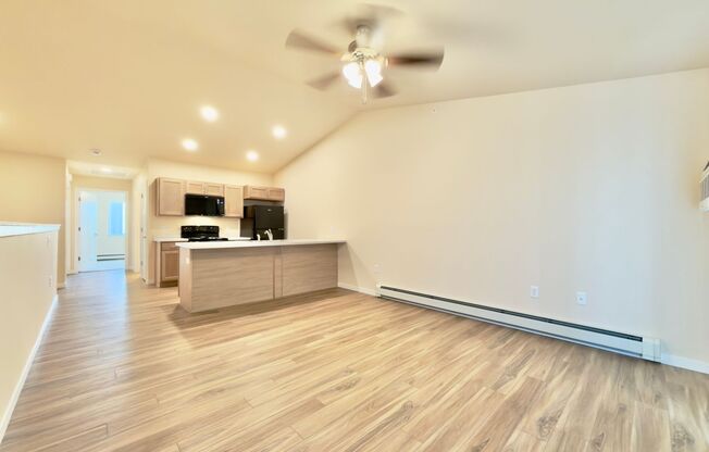 1 bed, 1 bath, 749 sqft, $1,324, Unit EC 4242-13