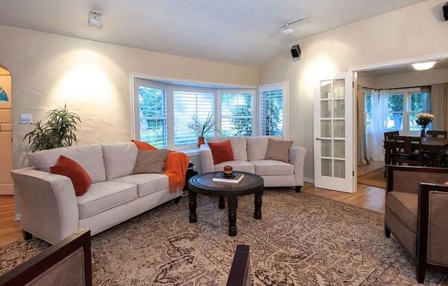 HUGE 3B/2Ba house for rent in Studio City!!
