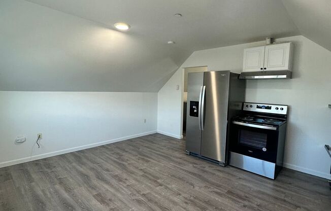 2 beds, 1 bath, $1,650, Unit 533 Methow #B