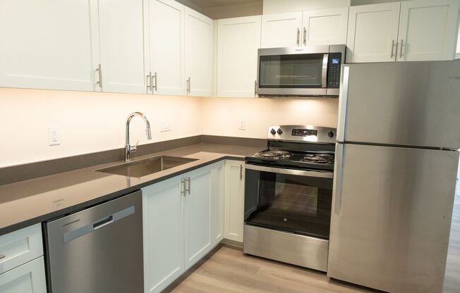 2 beds, 1 bath, 870 sqft, $2,100, Unit 57-7