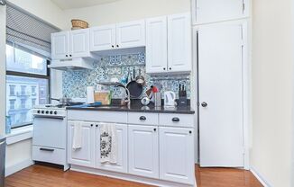 270 E 78 ST