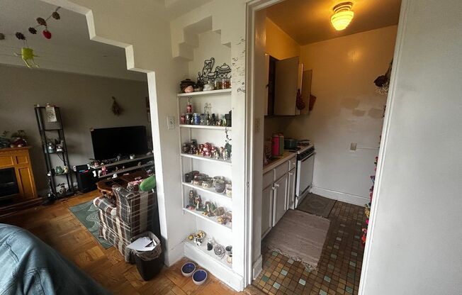 2 beds, 1 bath, $1,375, Unit 510
