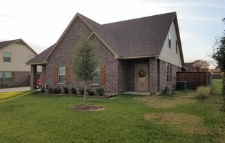 Spacious 2 story duplex in Benbrook