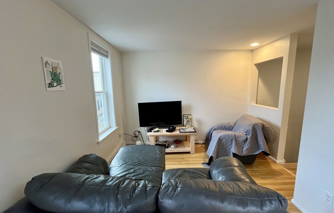 1 bed, 1 bath, 615 sqft, $2,800, Unit 3