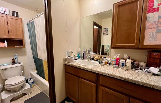 1 bed, 1 bath, $950, Unit 25