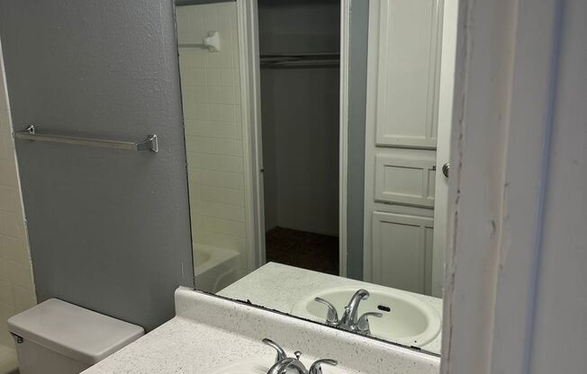 1 bed, 1 bath, 470 sqft, $745, Unit 911