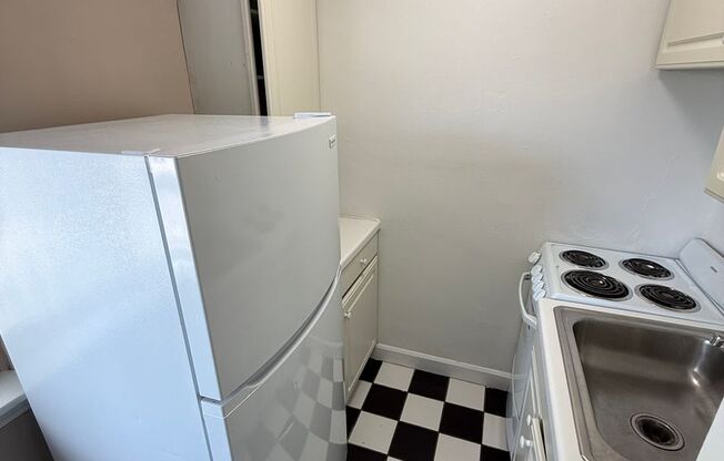 Studio, 1 bath, 400 sqft, $850, Unit #319