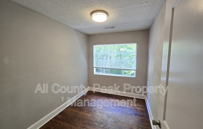 111 HOLLYBERRY LN