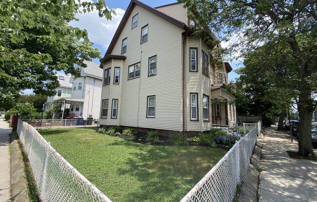 27 HOWE ST