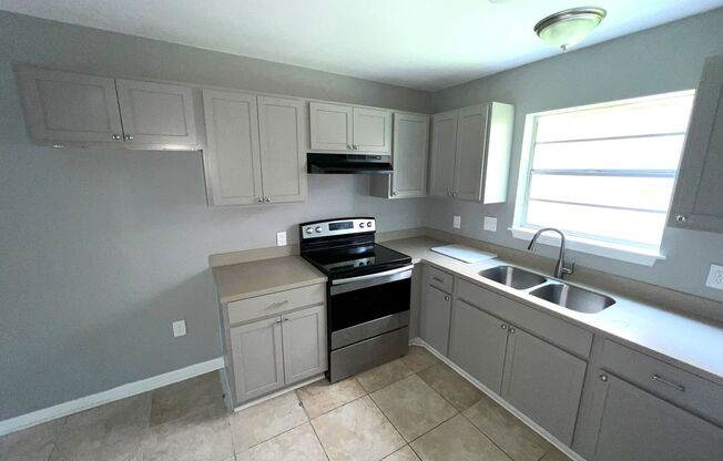 2 beds, 1 bath, 1,000 sqft, $800, Unit B