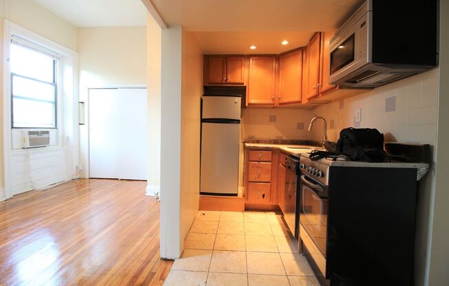 Bright Studio w/ Sleeping Loft!*Available August*