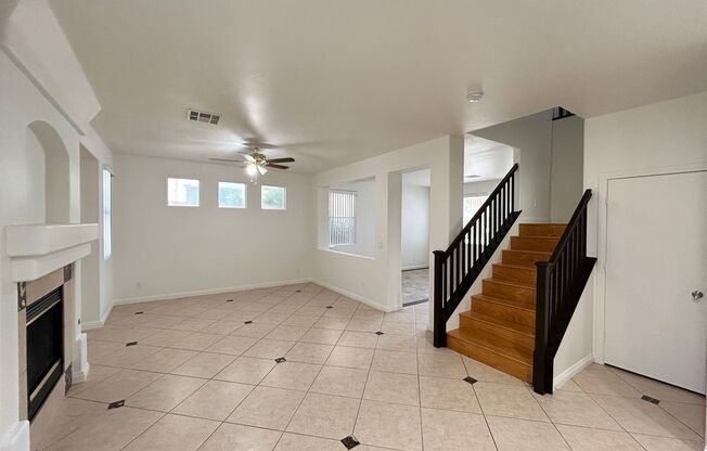 Desirable Summerlin Home 4 Bedrooms 2.5 Bathrooms!