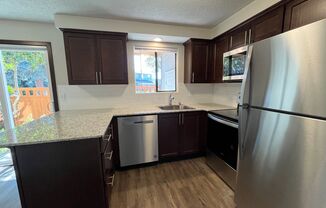 Fully Updated 2 Bed, 1 Bath Apartment, Stainless Appliances, Vinyl Plank Flooring