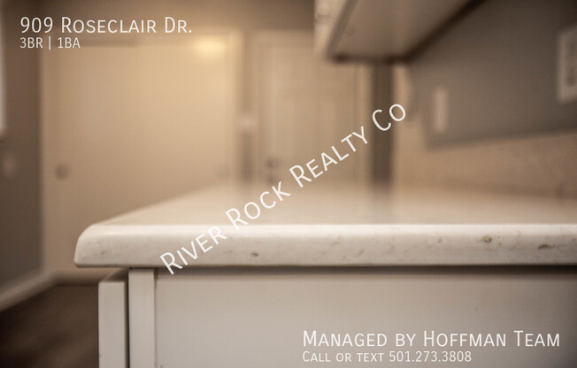 909 ROSECLAIR DR