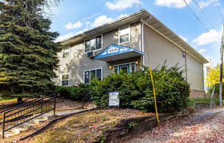 2310 E WEBSTER PL