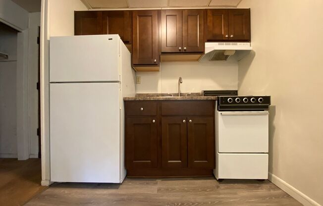 1 bed, 1 bath, $985, Unit B