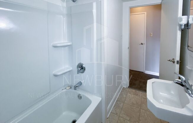 1 bed, 1 bath, 564 sqft, $725, Unit T 15