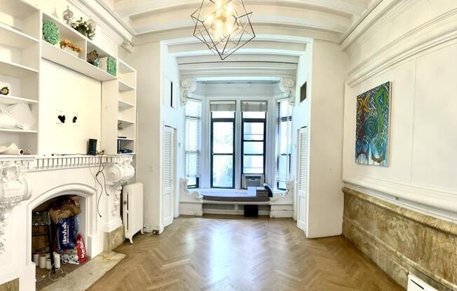 313 W 75 ST