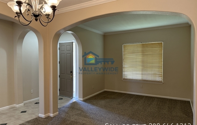 2555 CRESTMORE CIR