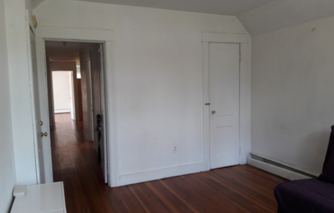 2 beds, 1 bath, $2,095, Unit Unit 4 (3rd Fl)