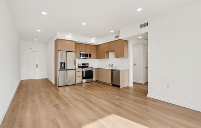 2 beds, 2 baths, 950 sqft, $2,900, Unit 305