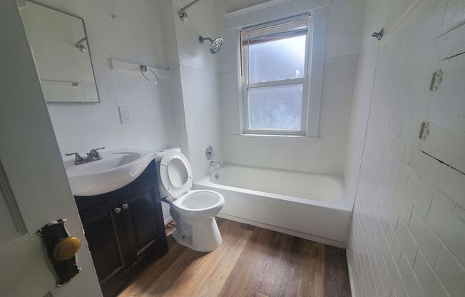 2bd Unit in 4-plex near Case Western!