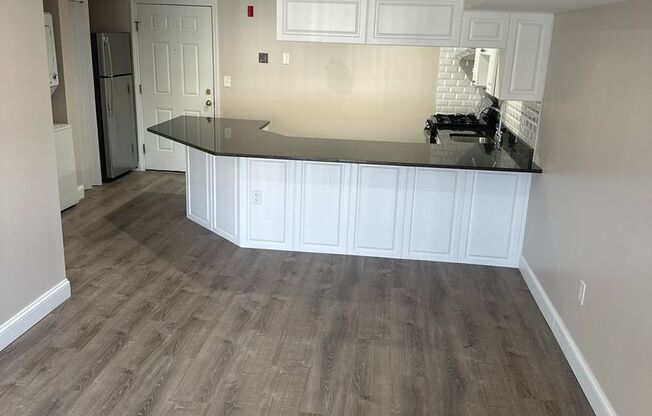 2 beds, 1 bath, 680 sqft, $2,550, Unit 21-34