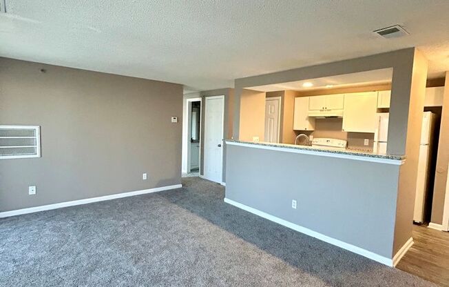 University Spacious 3rd floor Condo