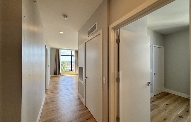 2 beds, 2 baths, 1,024 sqft, $4,000, Unit 725