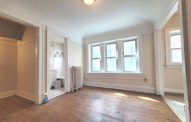 Studio, 1 bath, $745, Unit 112