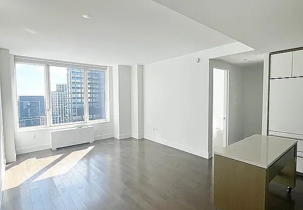 1 bed, 1 bath, 761 sqft, $4,100, Unit 40F