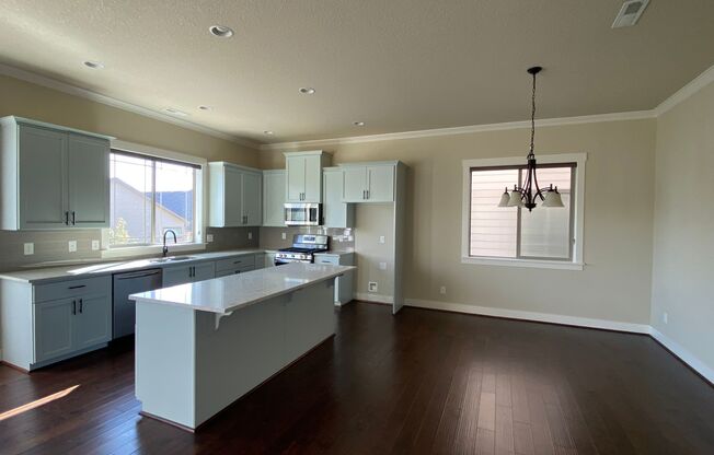 Gorgeous Beaverton Home 3 BD* 2.5 BA* Single Family Home Great Location + LRGE Bright Daylight Basement