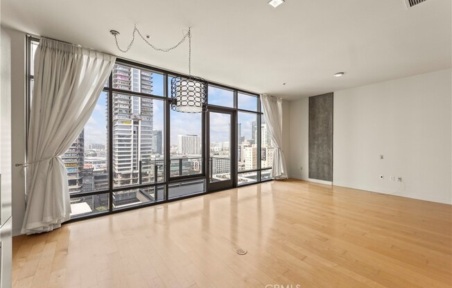 1 bed, 1 bath, 990 sqft, $3,900