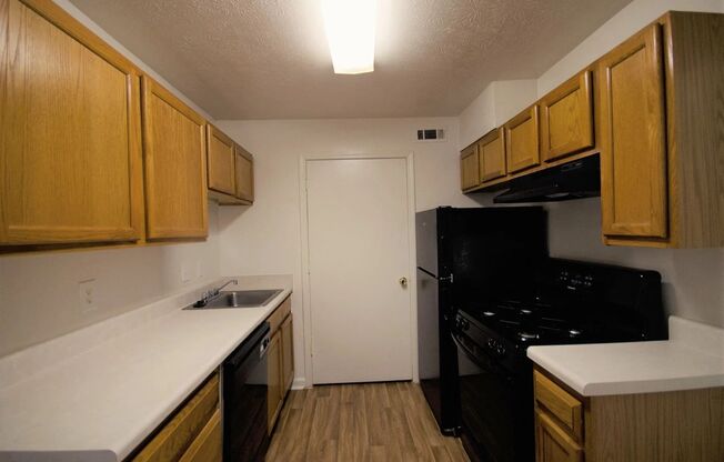 2 beds, 1 bath, 972 sqft, $1,450, Unit B10