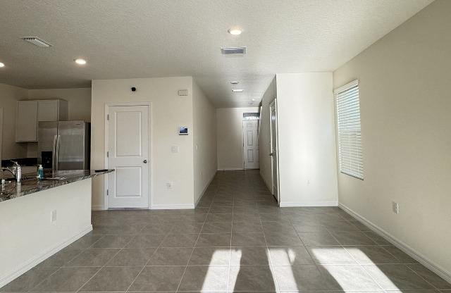 8215 CLAW GLADES LOOP