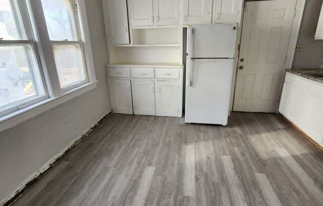 2 beds, 1 bath, $1,000, Unit Up