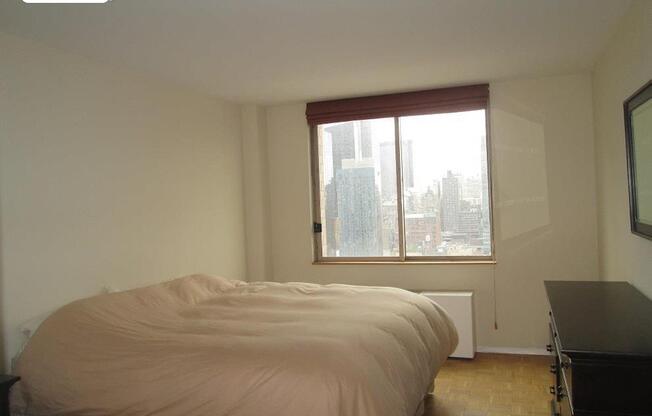 1 bed, 1 bath, 640 sqft, $4,400, Unit 27D