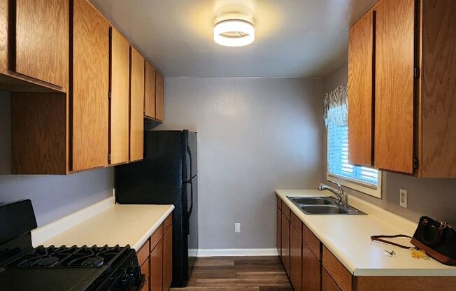 2 beds, 1 bath, $2,350