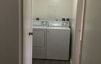 1 bed, 1 bath, $995, Unit 37