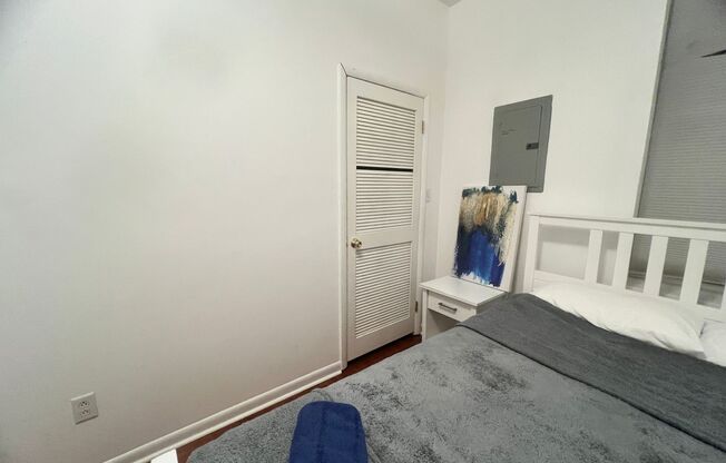 2 beds, 1 bath, $1,600, Unit 1R