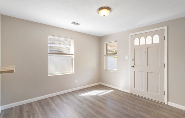 Cute 2bdrm/1bath with large yard & storage *** $1825.00